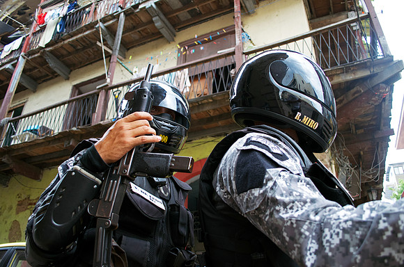 street, scene, city, panama, police, gun, "monica szczupider"